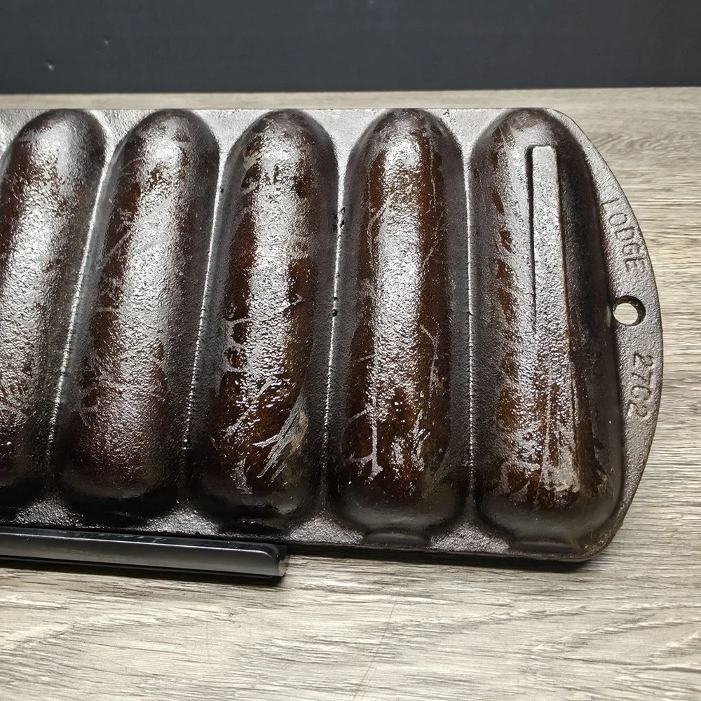 Lodge vintage cast
